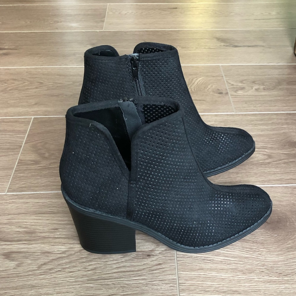 ⚡️Perforated Vegan Suede Booties - Picture 4 of 7